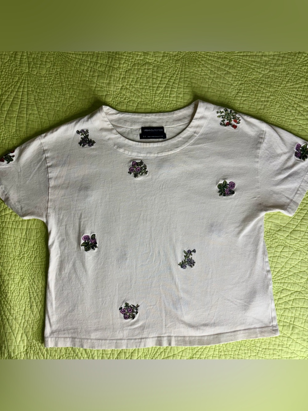 Urban Outfitters White Short-Sleeve Tee with Purple Floral Embroidery size small